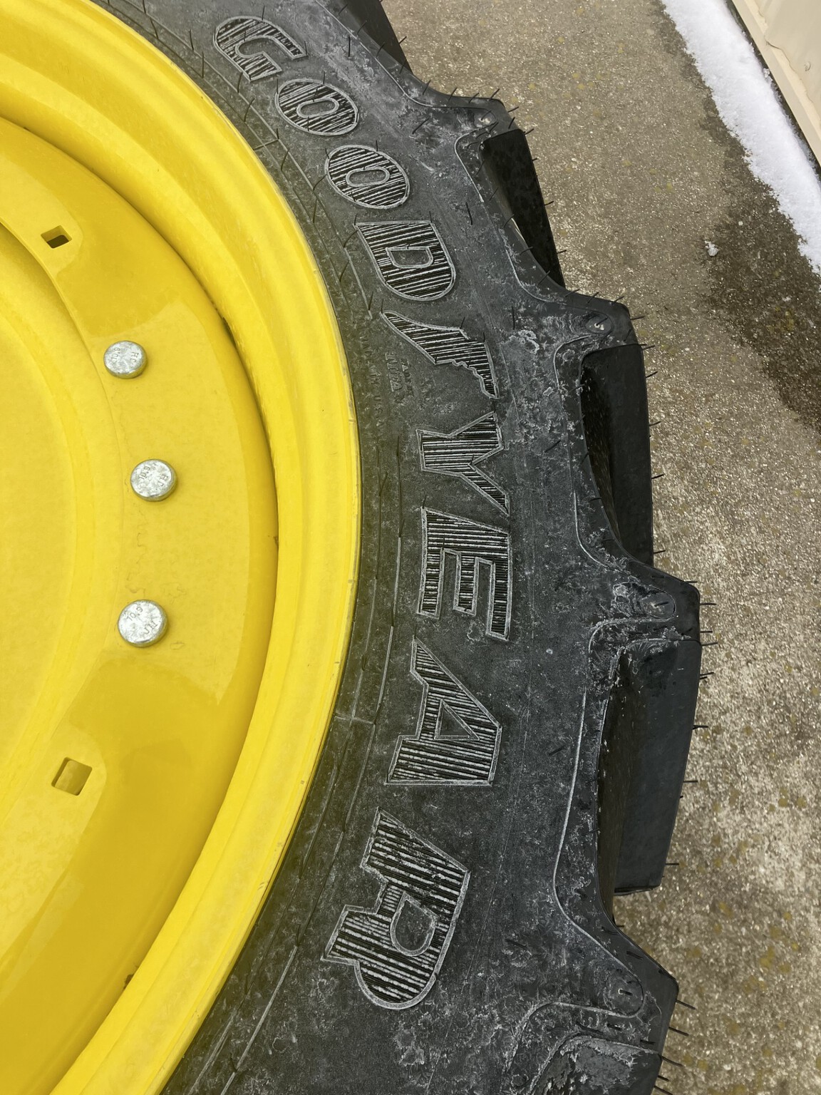 Goodyear 320/80R42 DUALS Image 2