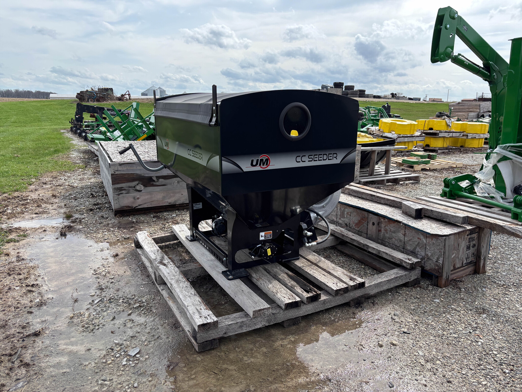 Used -- Unverferth Cover Crop Seeder Air Drills and Seeders at Koenig Equipment in Anna, OH - PhotoXL1