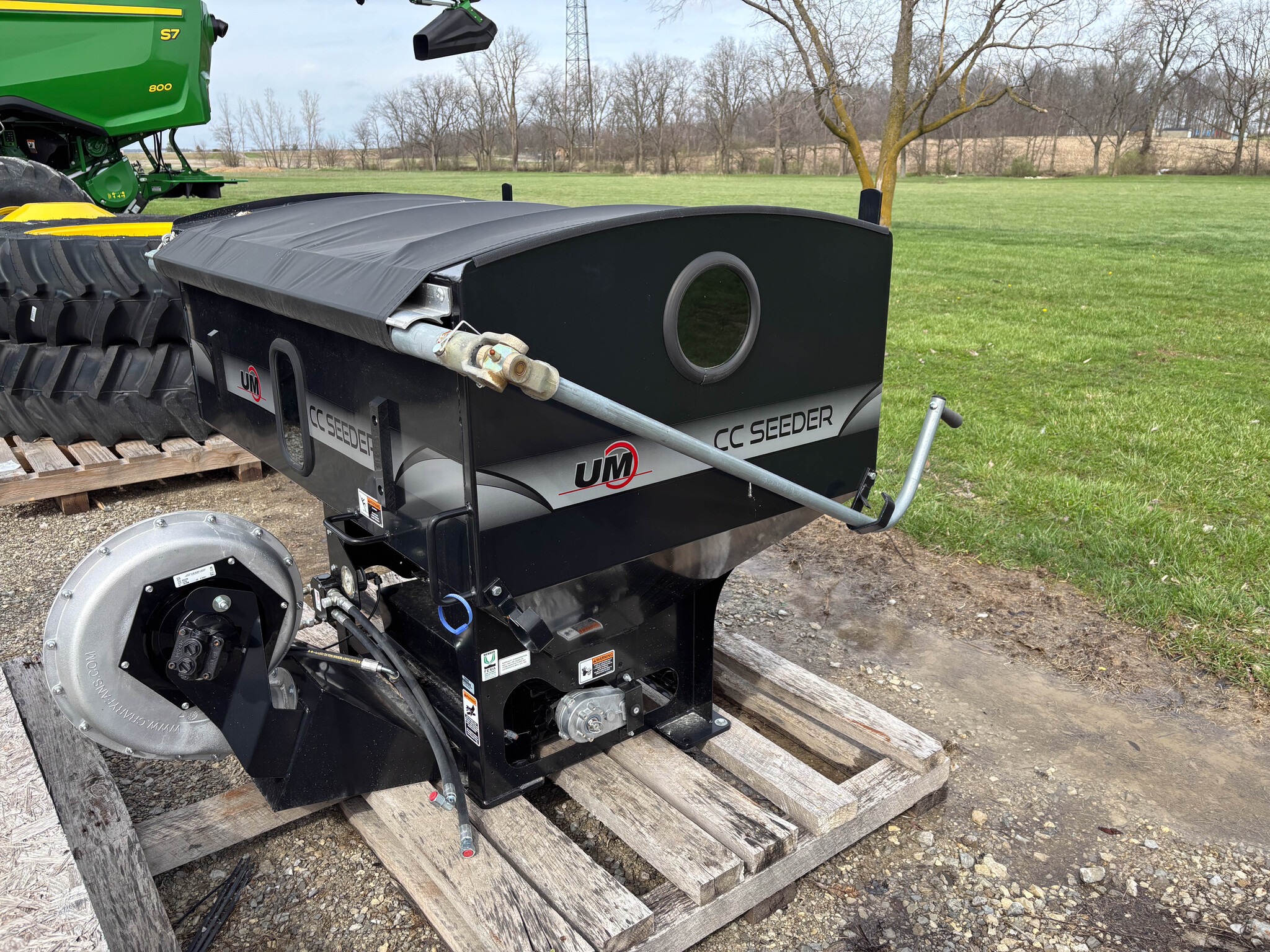 Used -- Unverferth Cover Crop Seeder Air Drills and Seeders at Koenig Equipment in Anna, OH - PhotoXL3