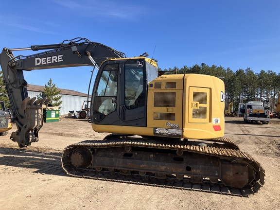 Photo of a 2017 John Deere 245G LC