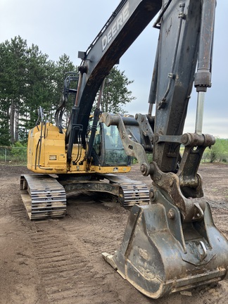 2017 John Deere 245G LC