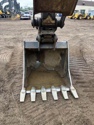 2017 John Deere 245G LC