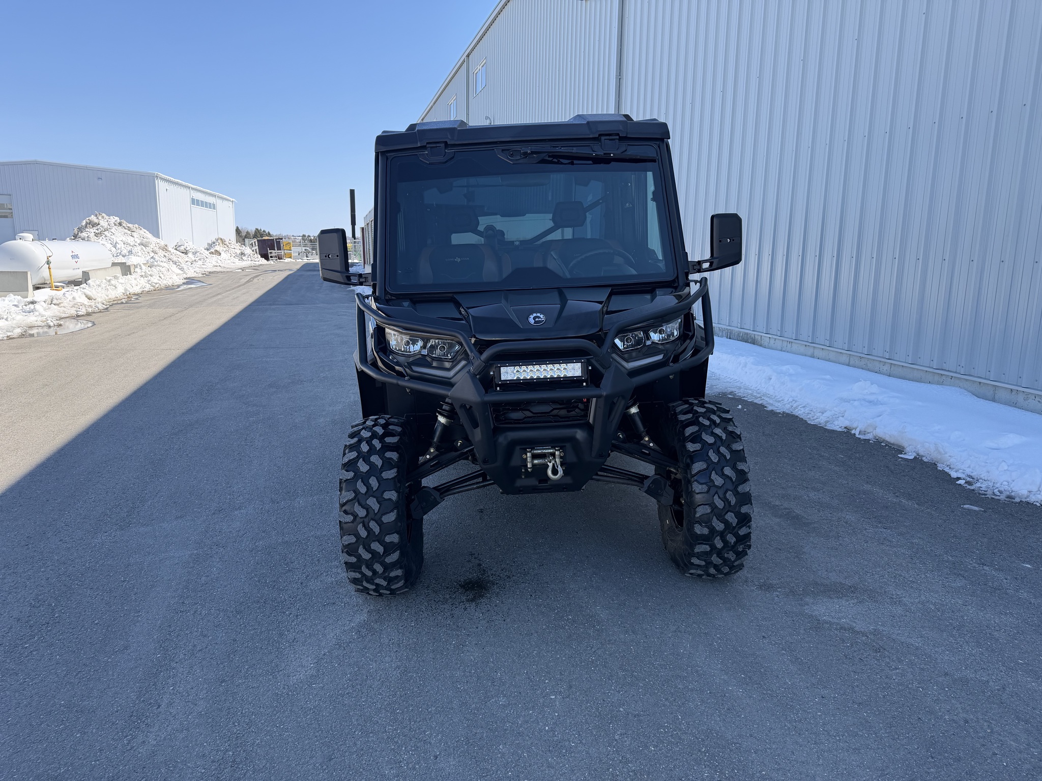 2022 Can-Am Defender Max Lonestar cab Image 2