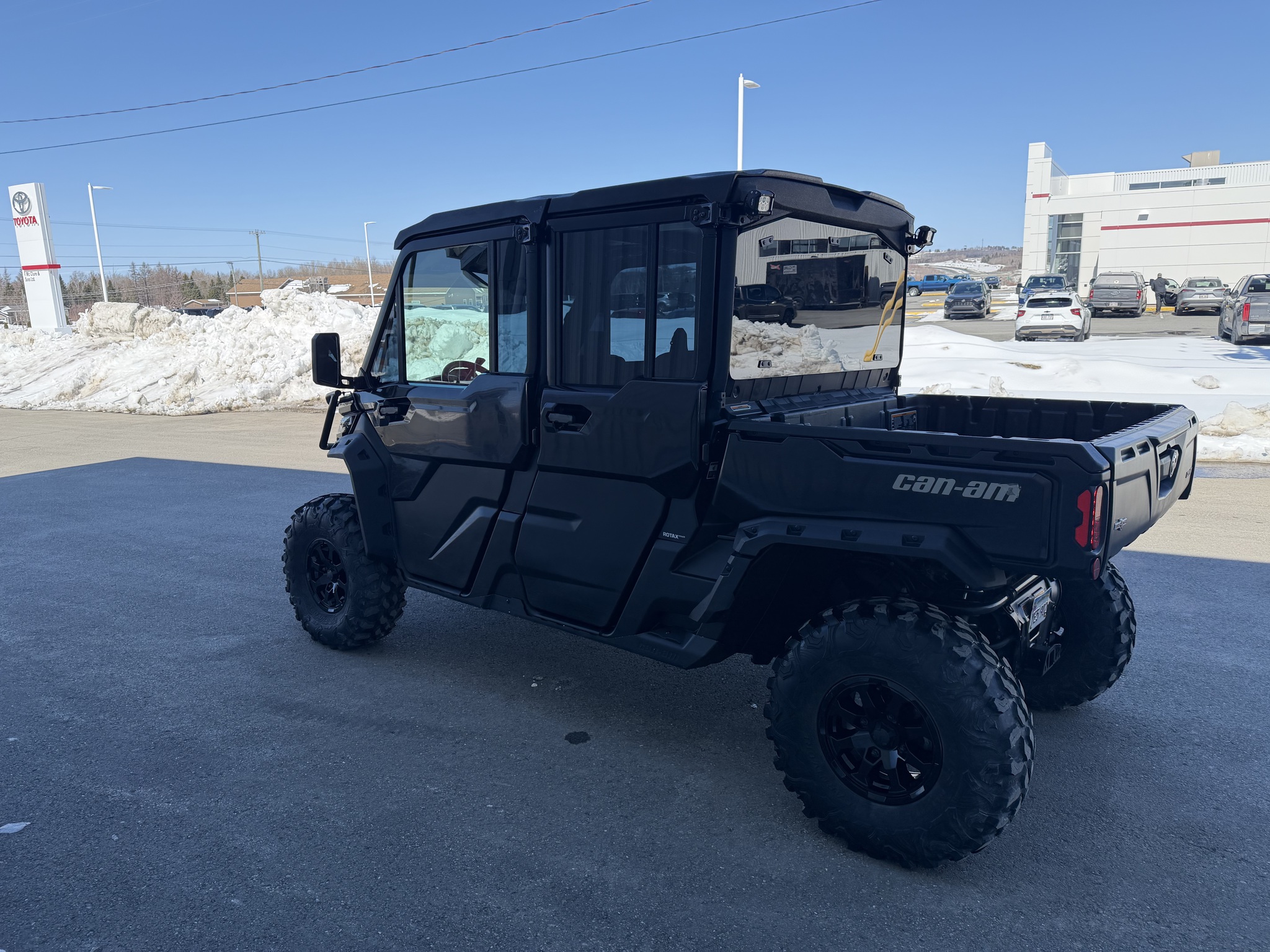 2022 Can-Am Defender Max Lonestar cab Image 5