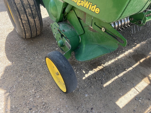 2005 John Deere 567 (25th thumbnail)