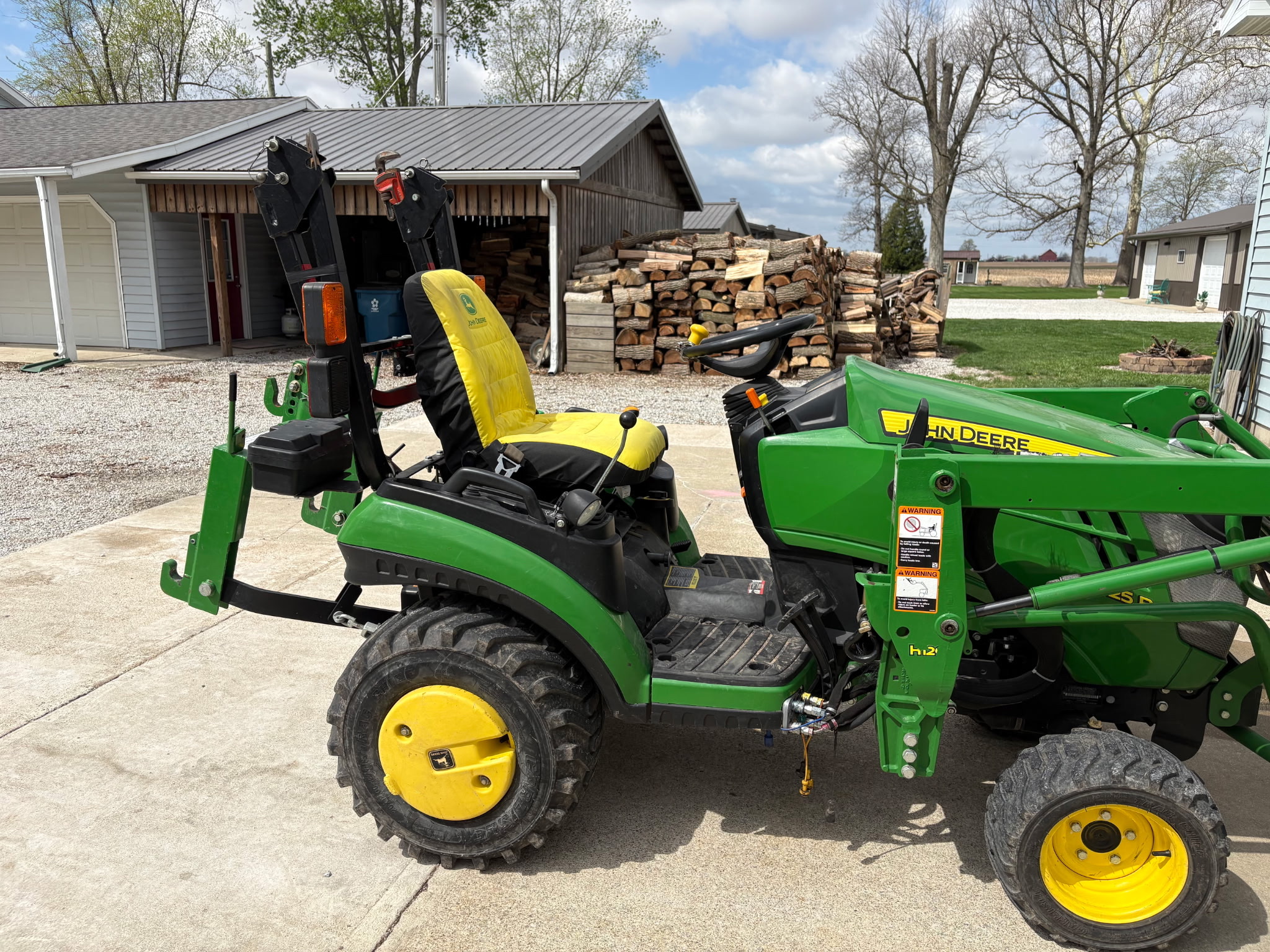 2015 John Deere 1025R Image 3