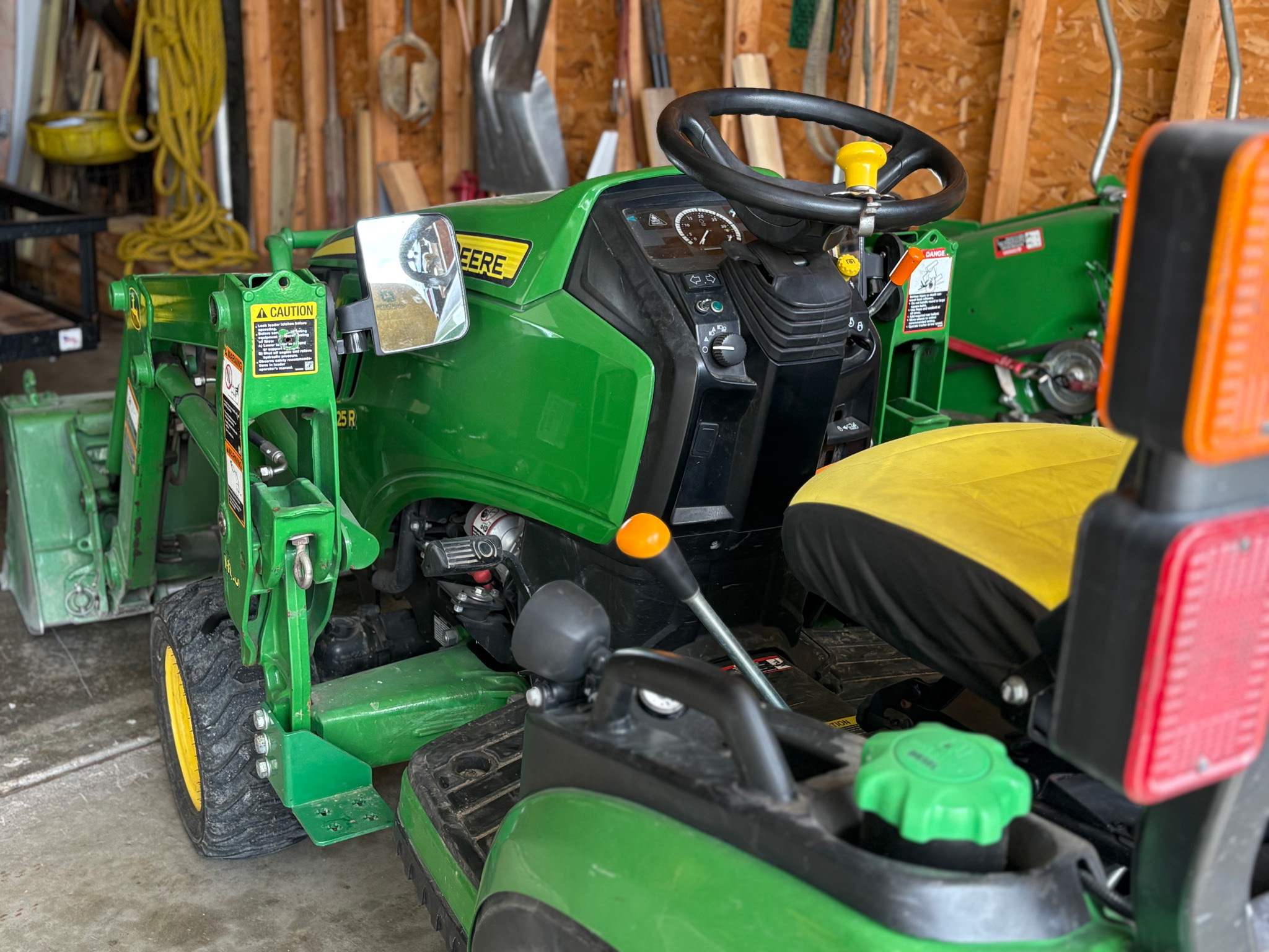 2015 John Deere 1025R Image 4