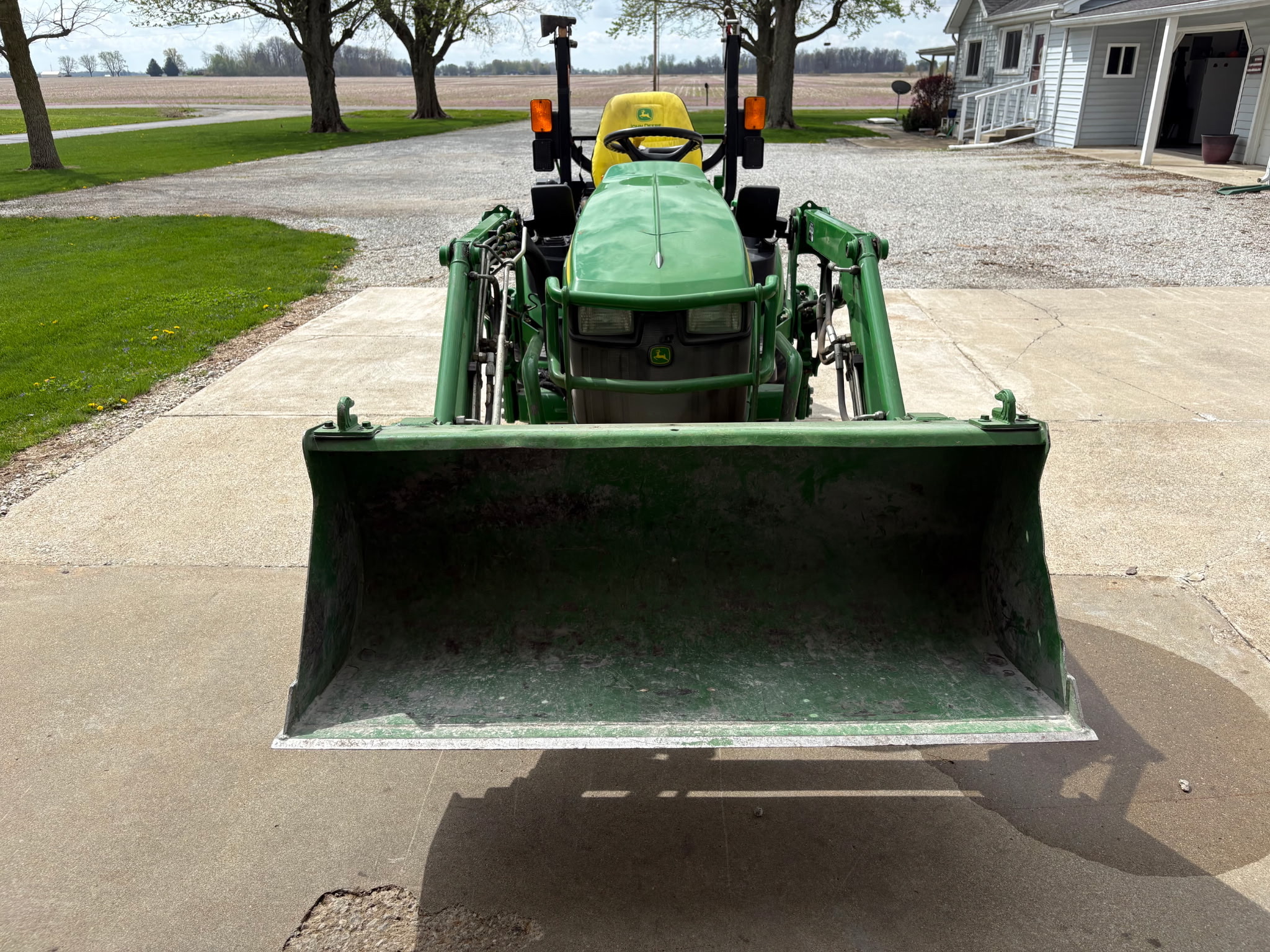 2015 John Deere 1025R Image 2