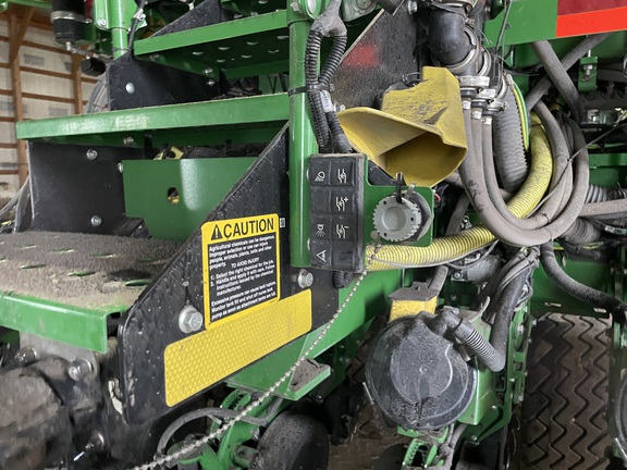 2023 John Deere DB66 - Photo11