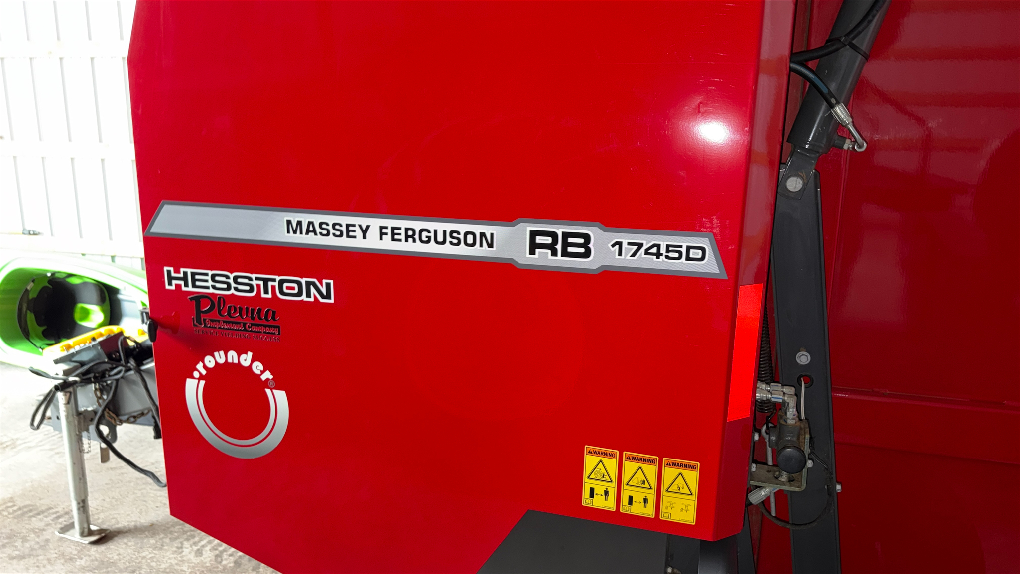 2022 Massey Ferguson 1745 Image 3