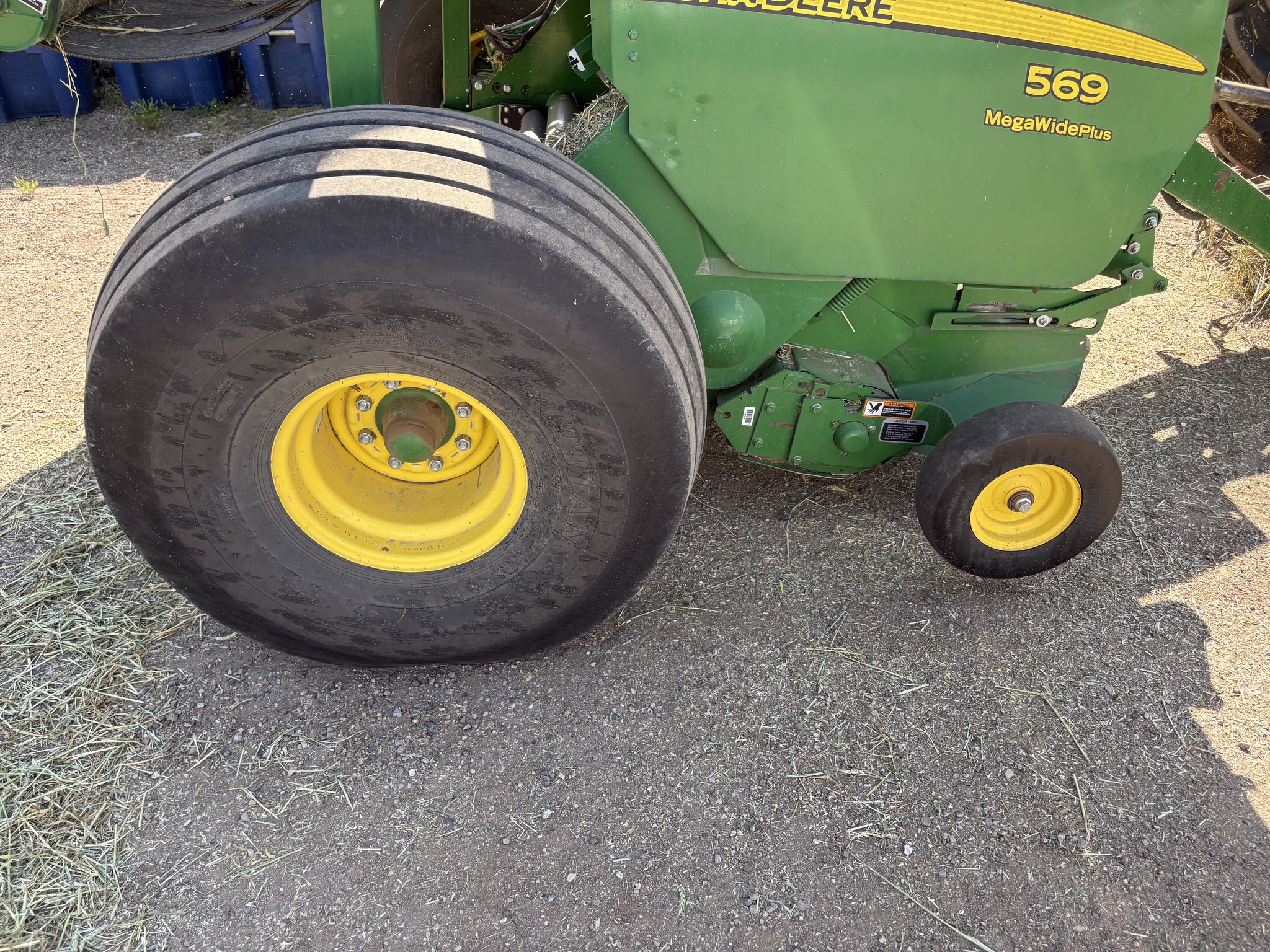 2016 John Deere 569 Image 11
