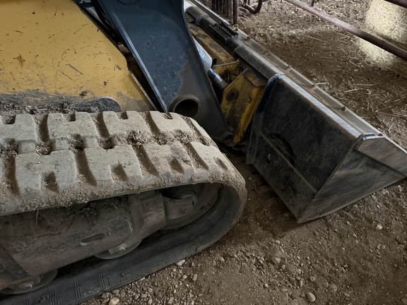 2012 John Deere 329D - Photo9