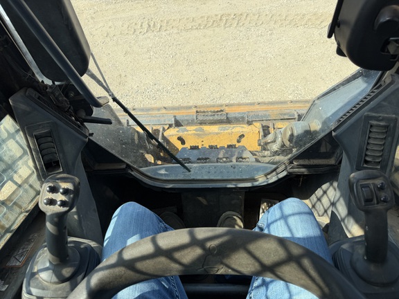 2012 John Deere 329D - Photo19