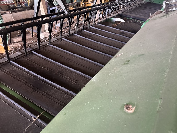 Used 2016 John Deere 635FD Combine Platforms at Koenig Equipment in Oxford, OH - Photo4