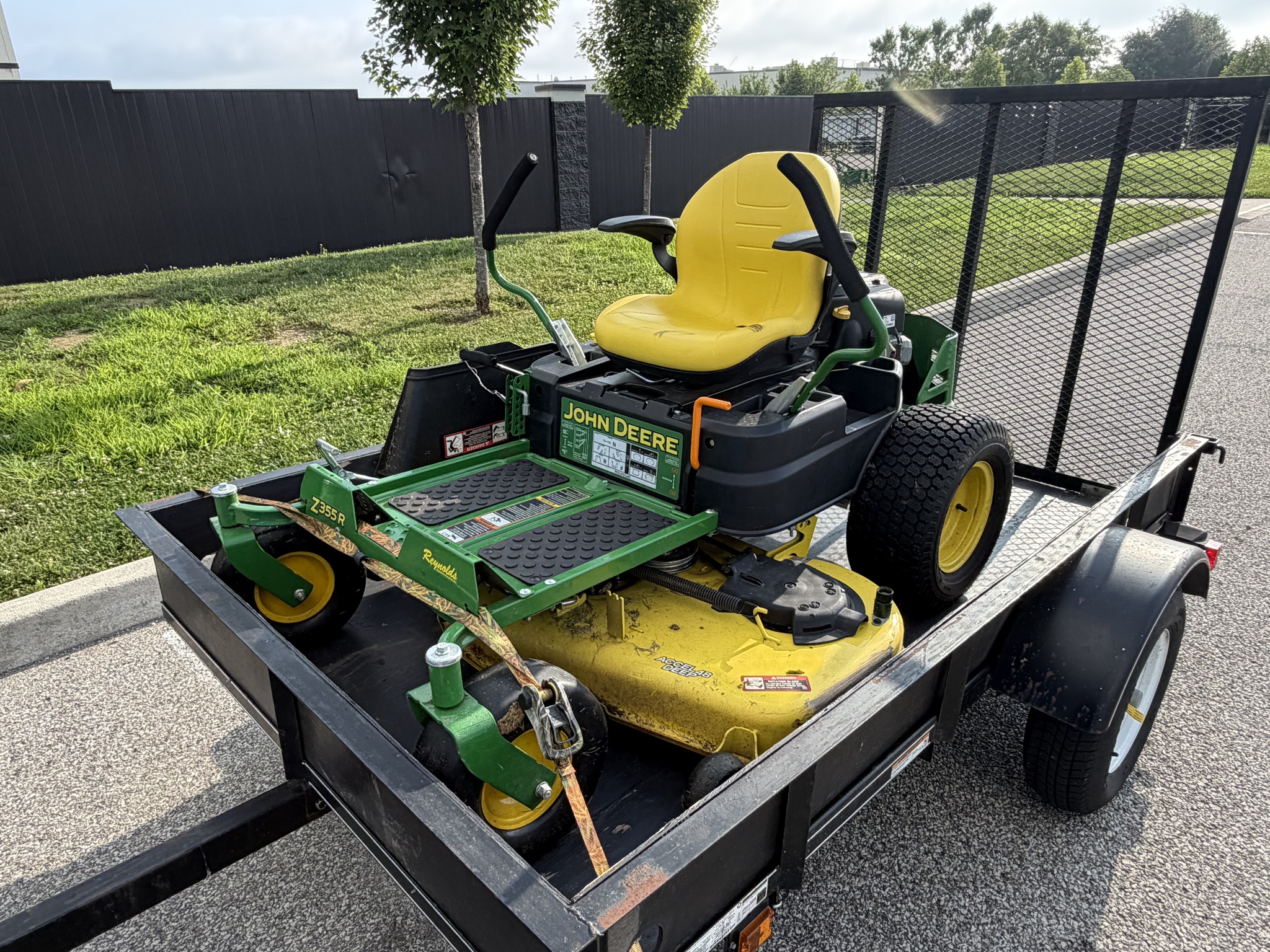 Used 2022 John Deere Z355R Zero Turn Mowers at Koenig Equipment in Franklin, IN - PhotoXL1