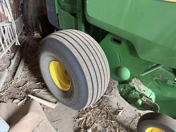 2025 John Deere 561M - Photo7