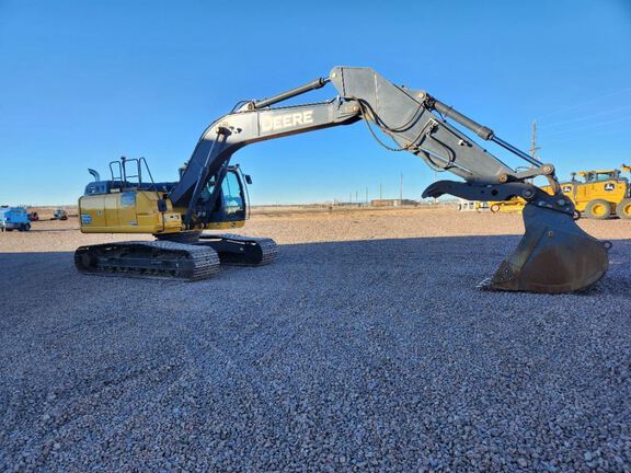 Photo of a 2019 John Deere 250GLC