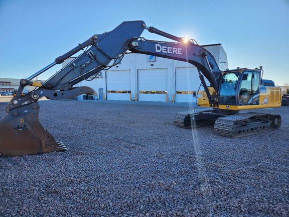 2019 John Deere 250G LC