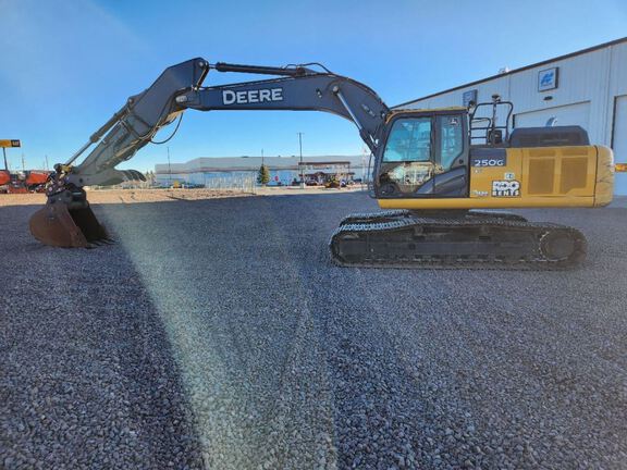 2019 John Deere 250G LC