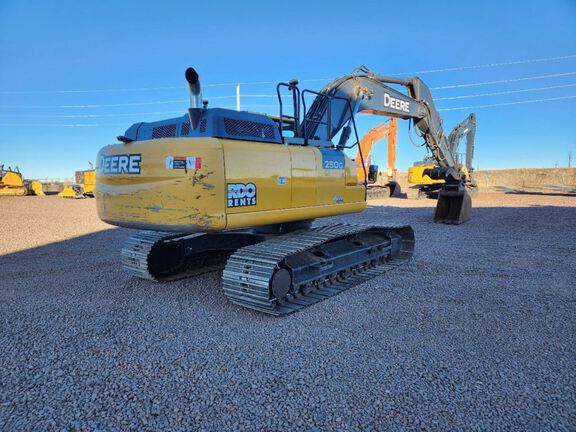 2019 John Deere 250G LC