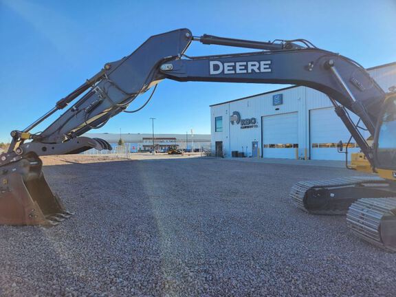 2019 John Deere 250G LC