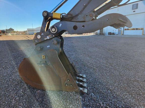 2019 John Deere 250G LC