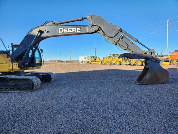 2019 John Deere 250G LC