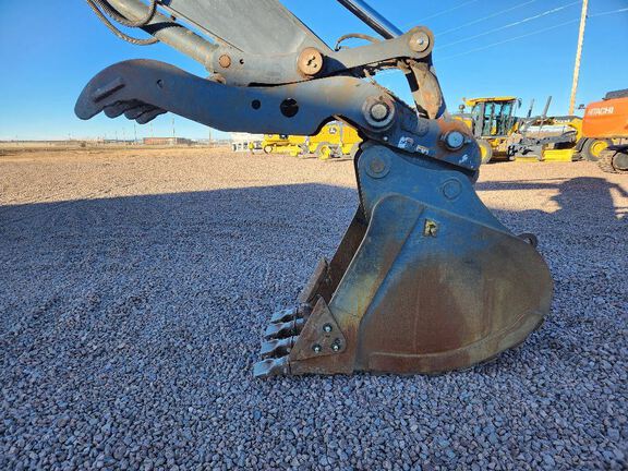 2019 John Deere 250G LC