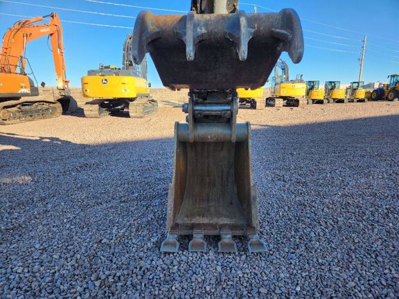 2019 John Deere 250G LC