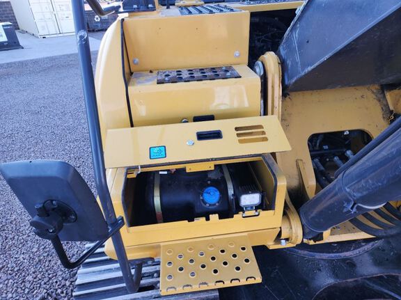 2019 John Deere 250G LC