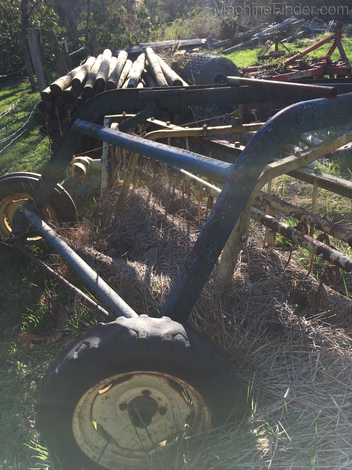 1987 John Deere RAKE Image 2