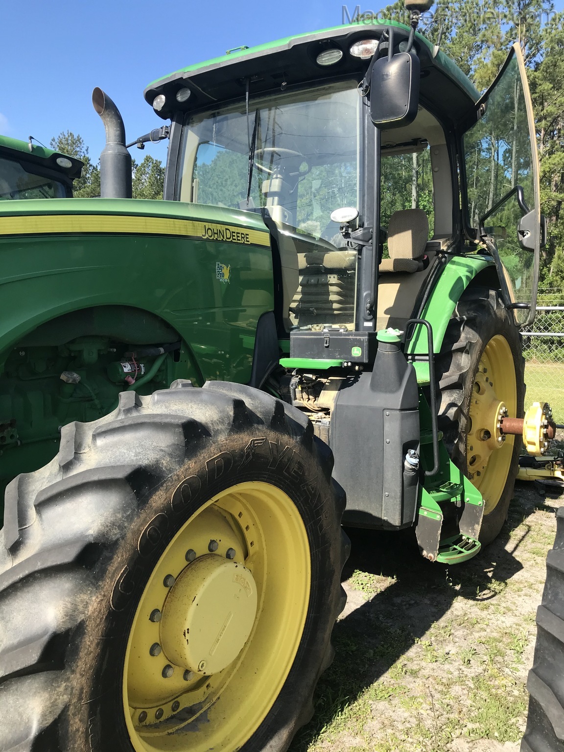 2014 John Deere 8270R Image 4