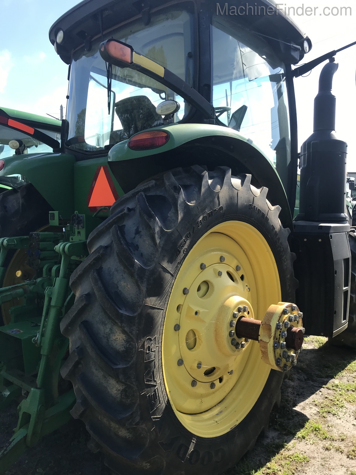 2014 John Deere 8270R Image 9