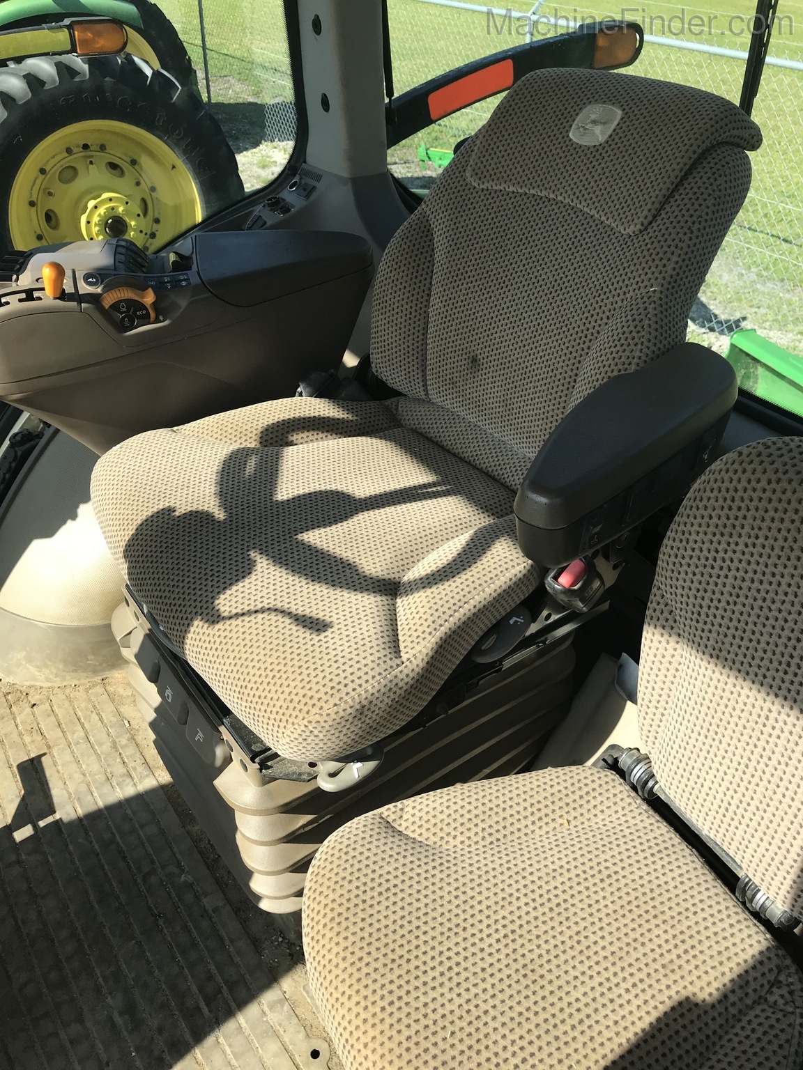 2014 John Deere 8270R Image 10