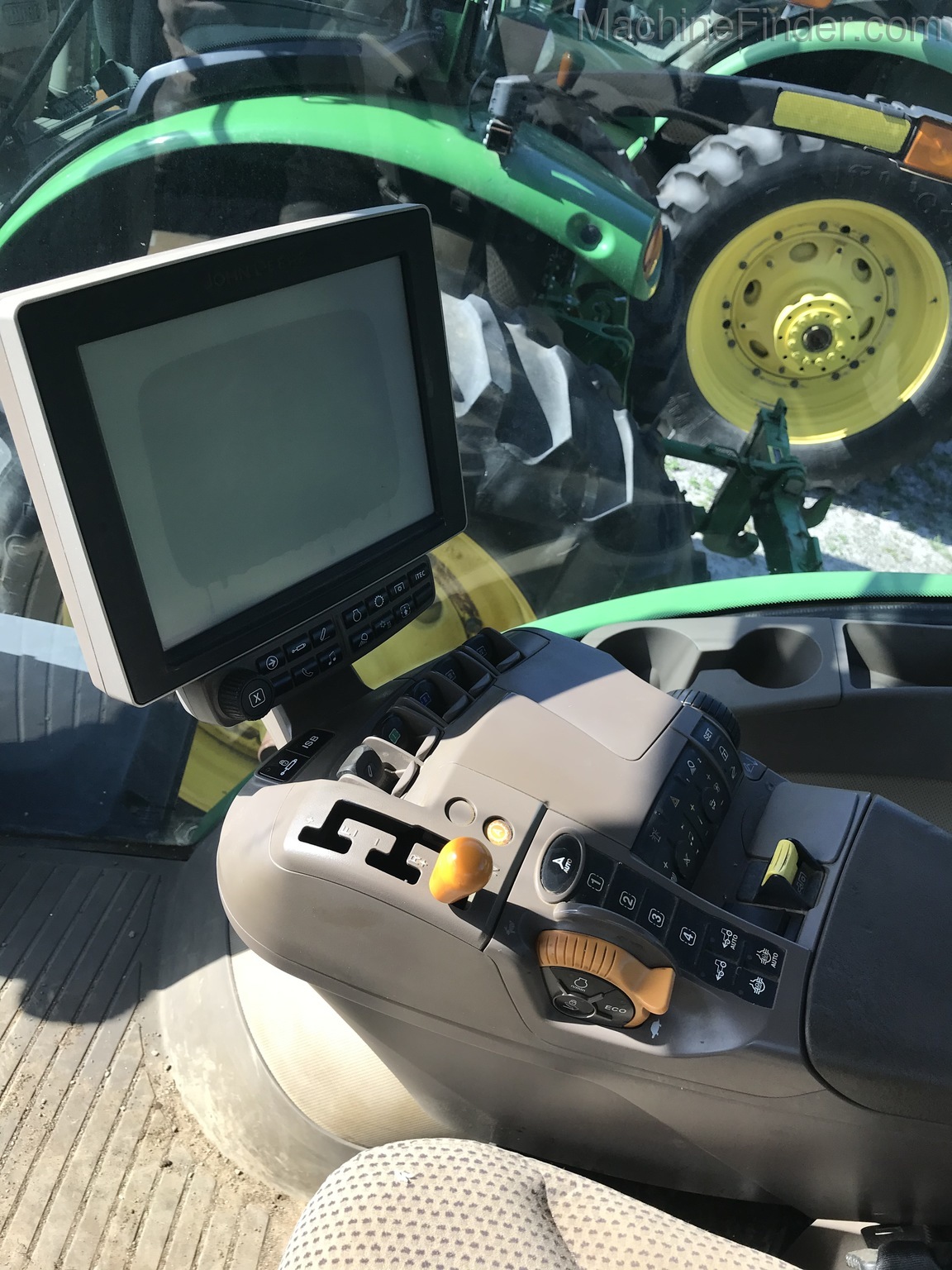 2014 John Deere 8270R Image 11