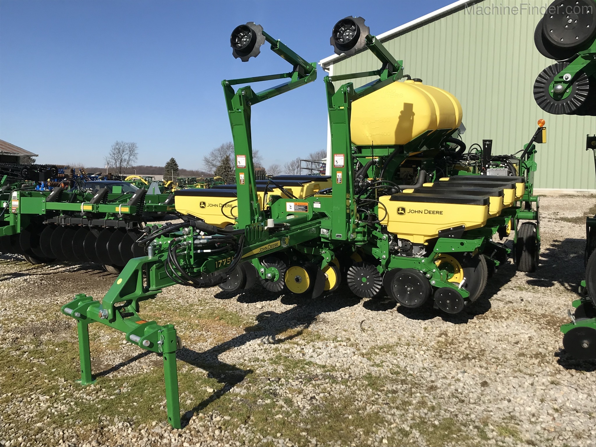 2019 John Deere 1775NT Image 1