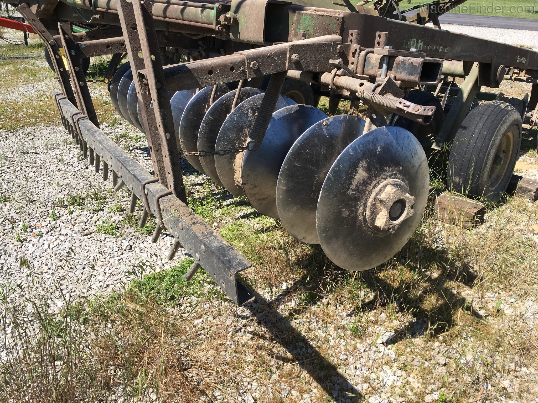 John Deere 220 Image 8