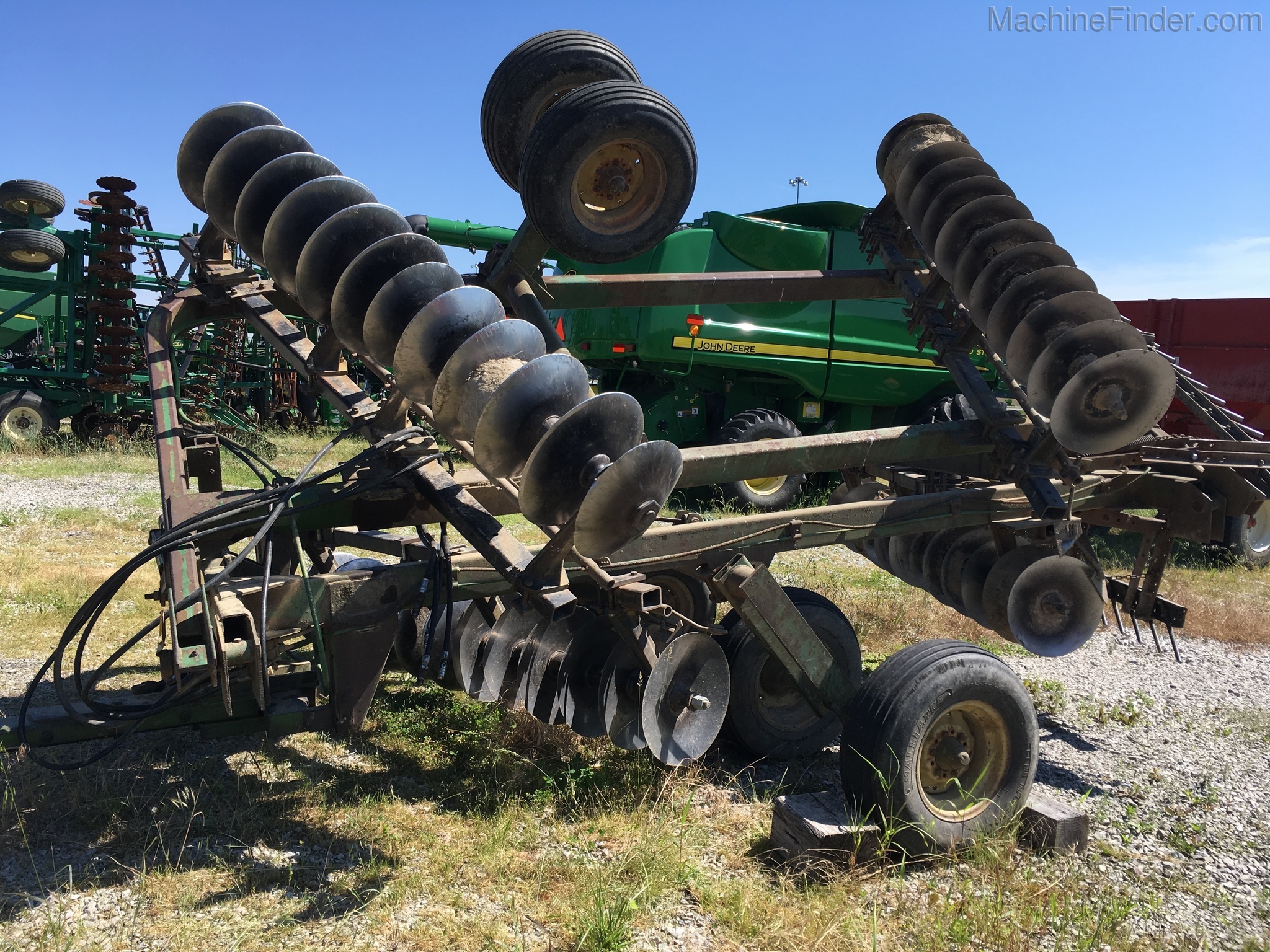 John Deere 220 Image 4