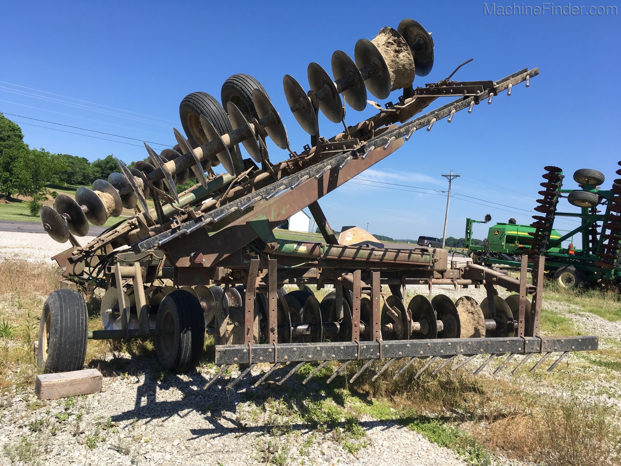 John Deere 220 Image 7