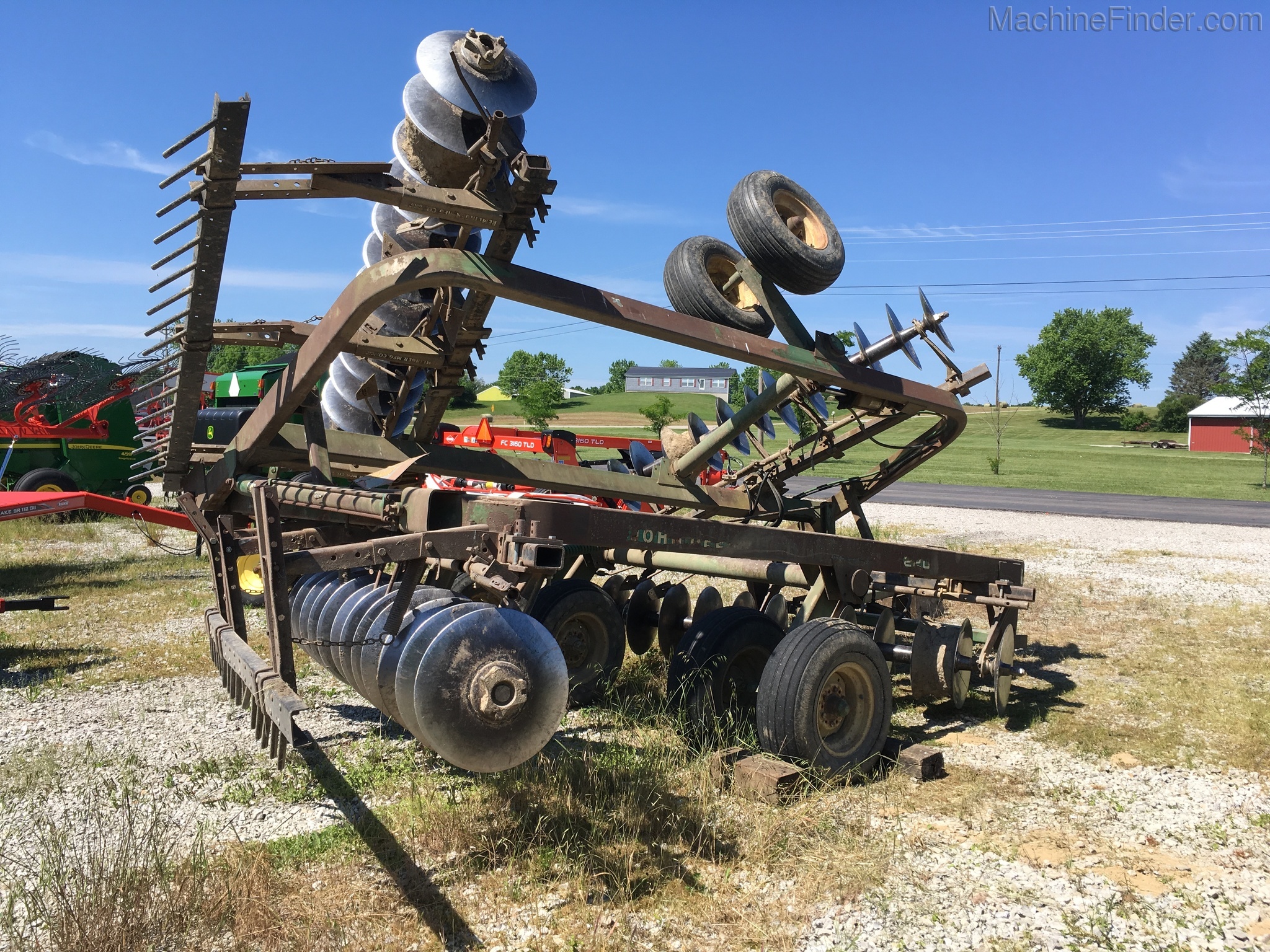 John Deere 220 Image 6