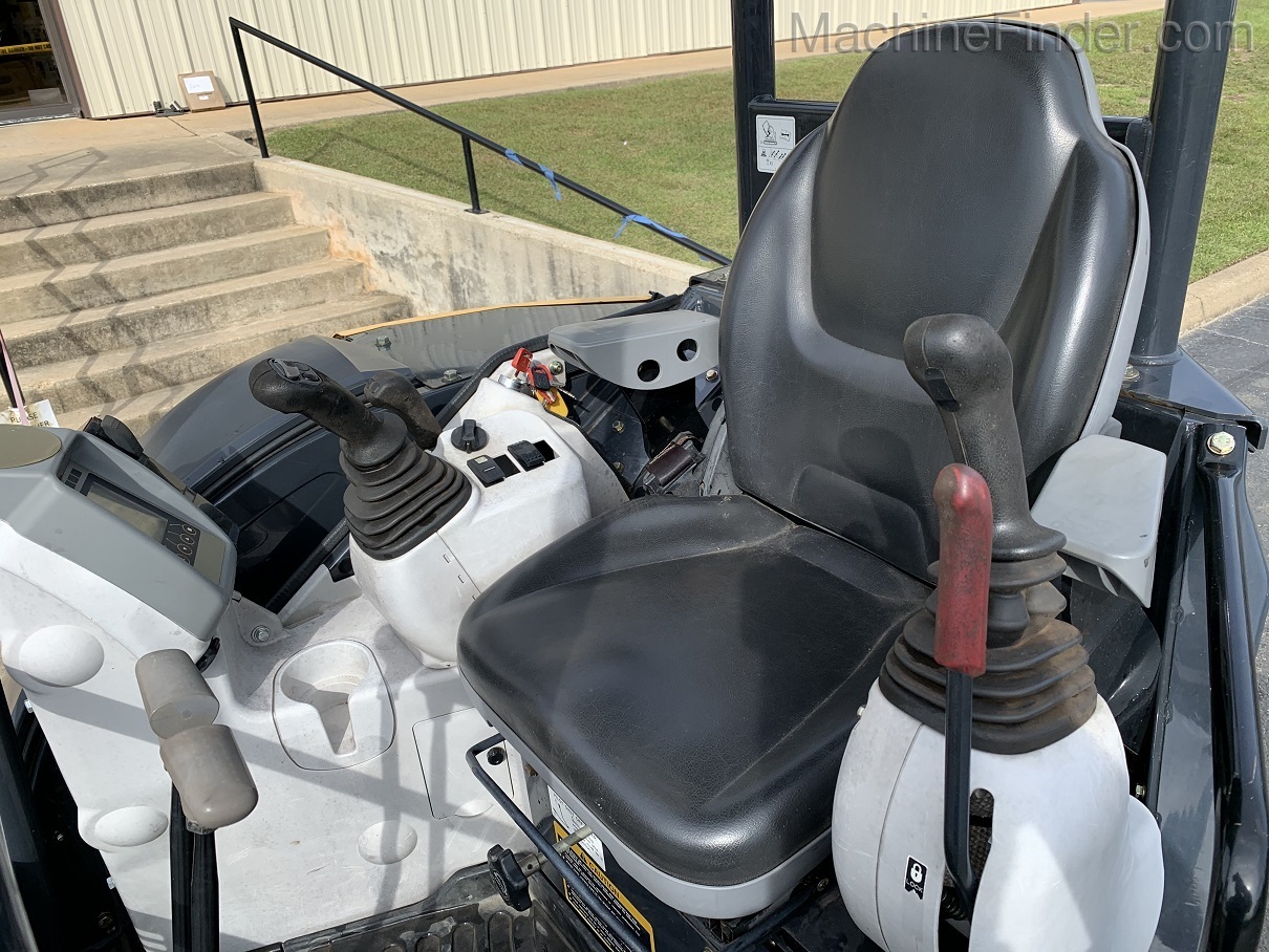 2015 John Deere 35G Image 7