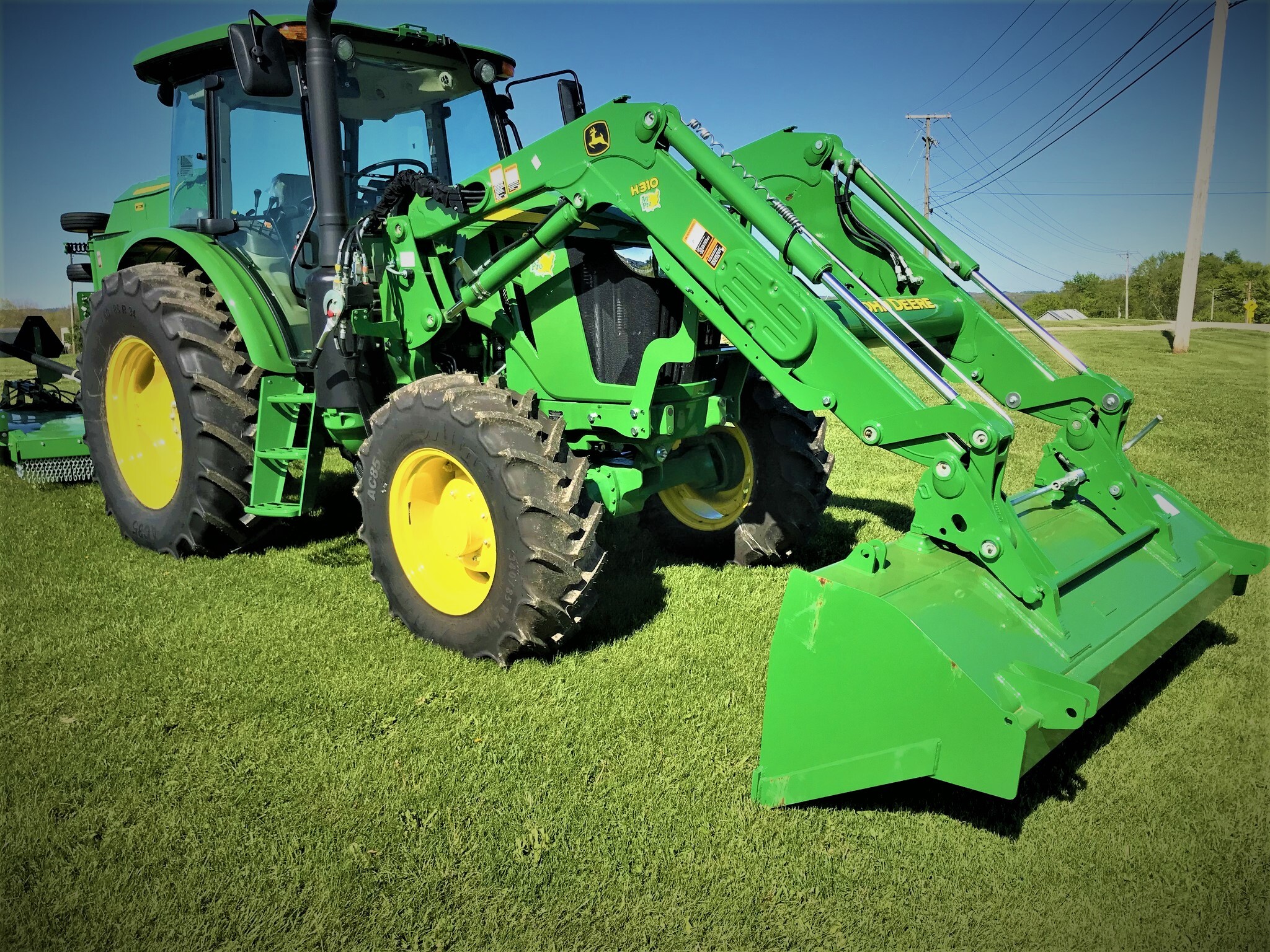 2023 John Deere 6120E Image 3