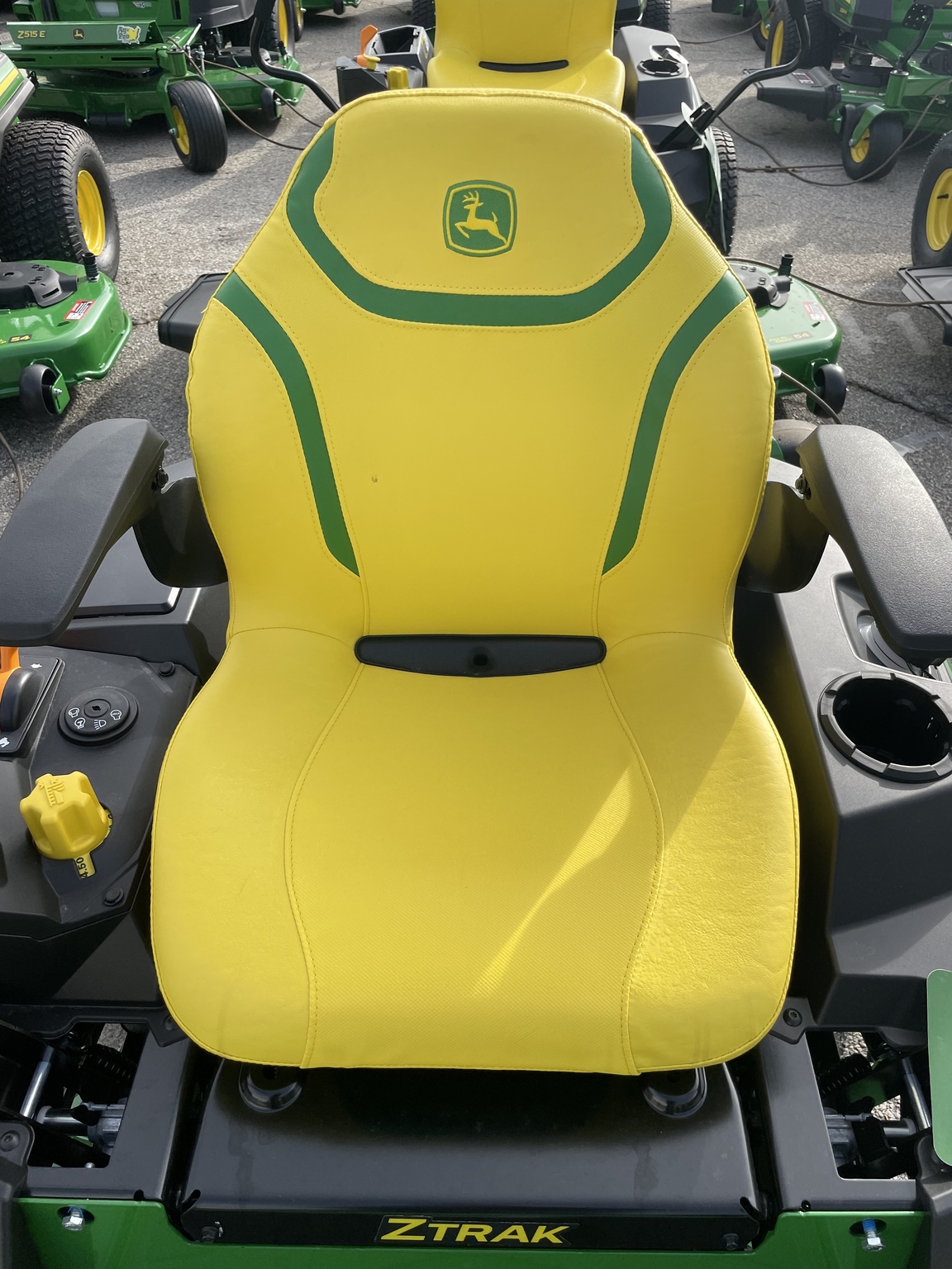 2023 John Deere Z320R Image 2