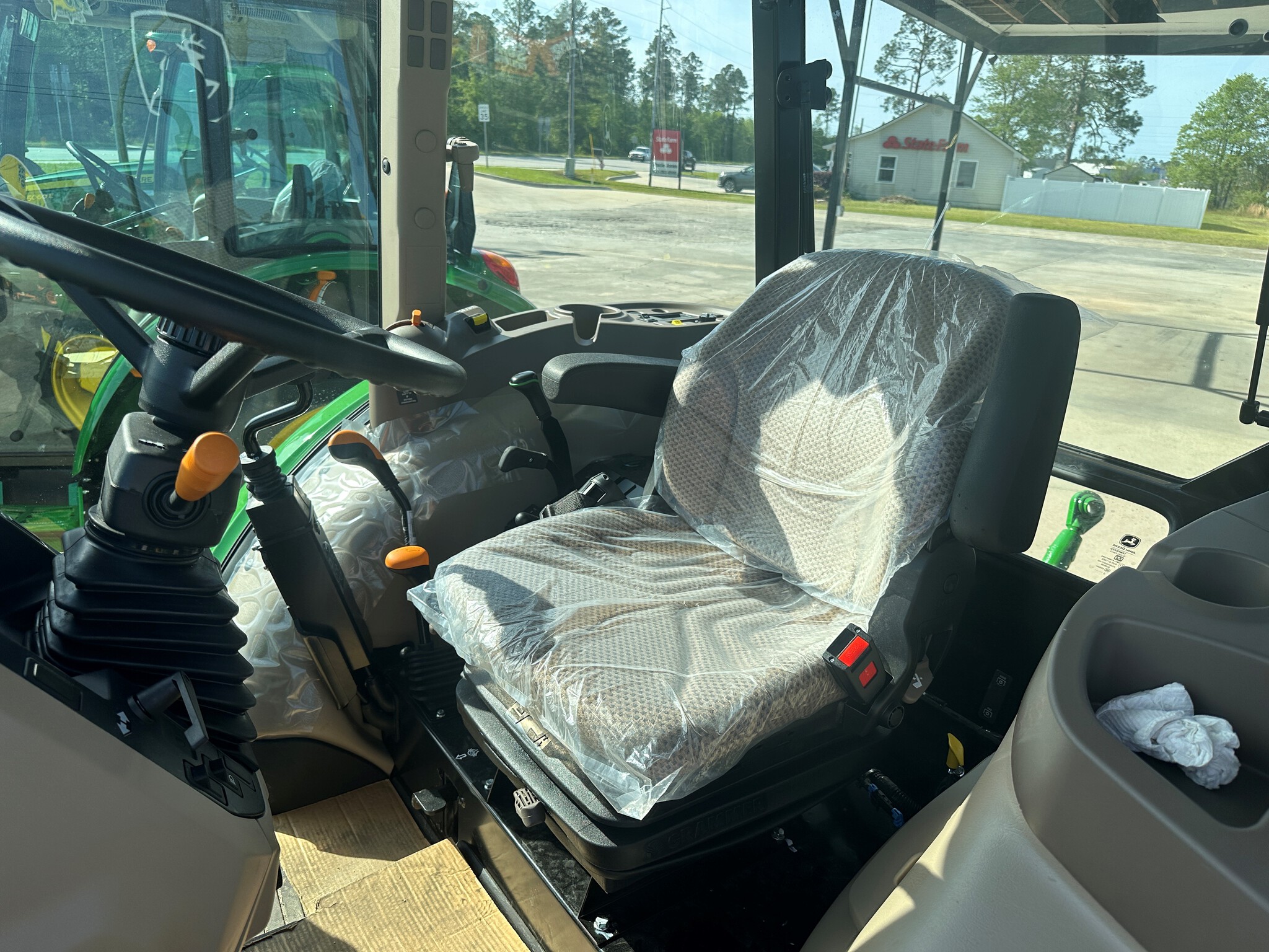 John Deere 5075E Image 4