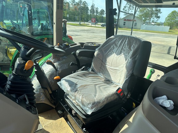 0 John Deere 5075E