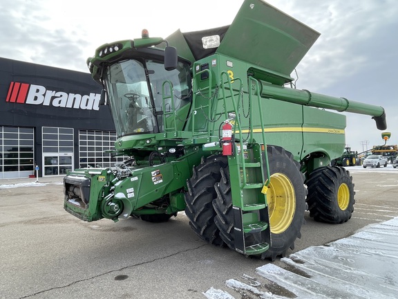 Photo of a 2016 John Deere S680