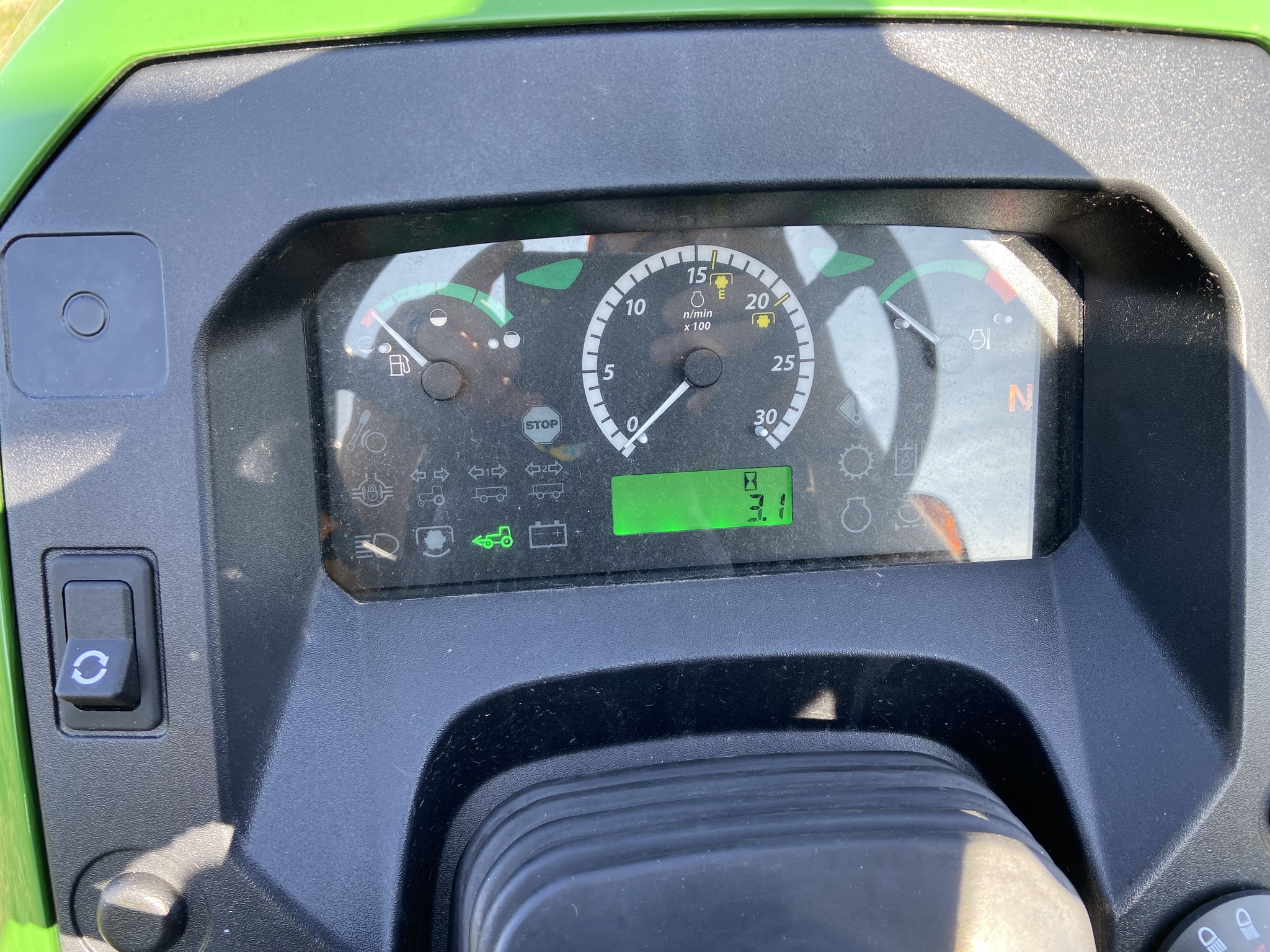 2025 John Deere 5067E Image 12