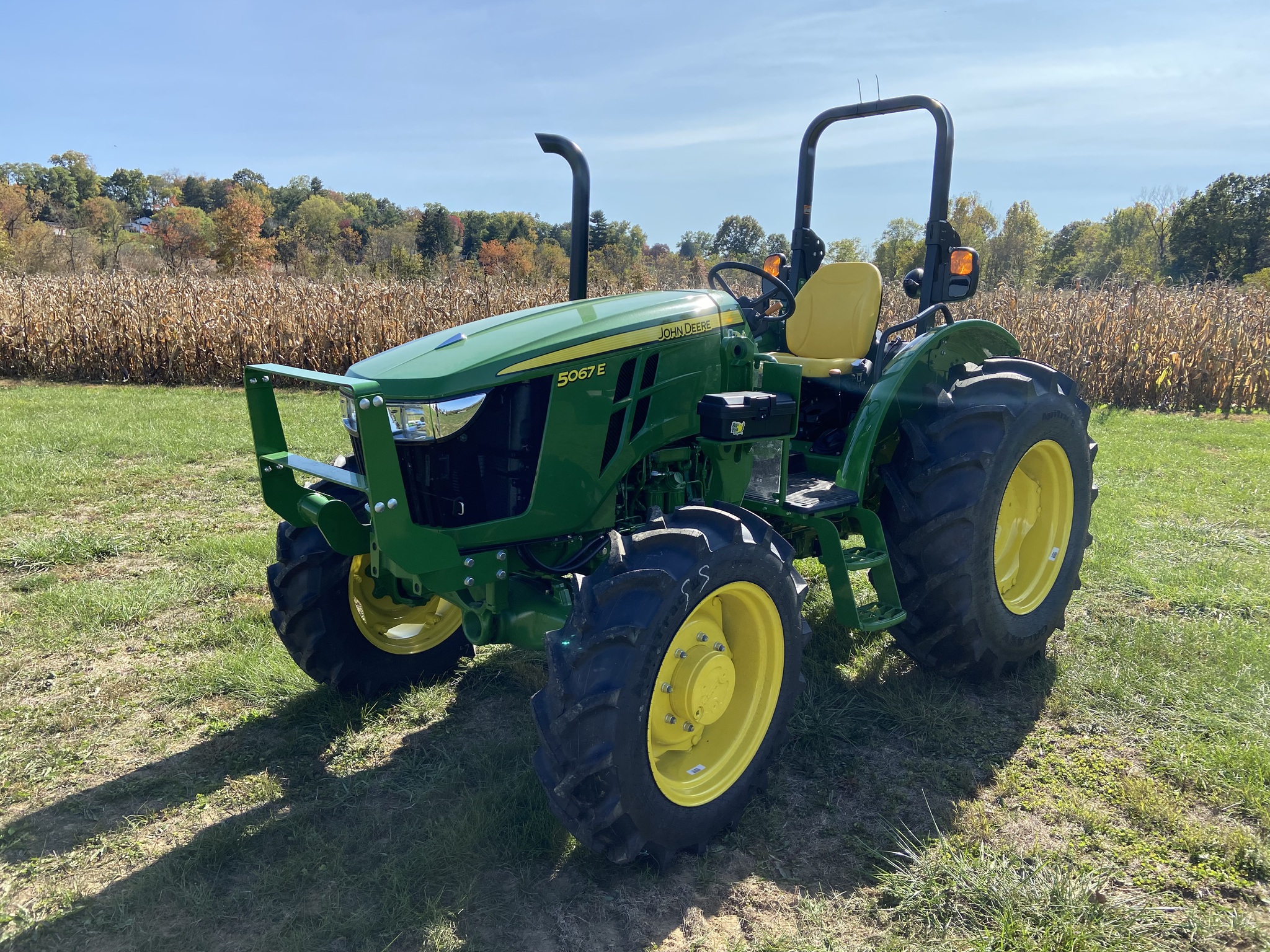 2025 John Deere 5067E Image 3