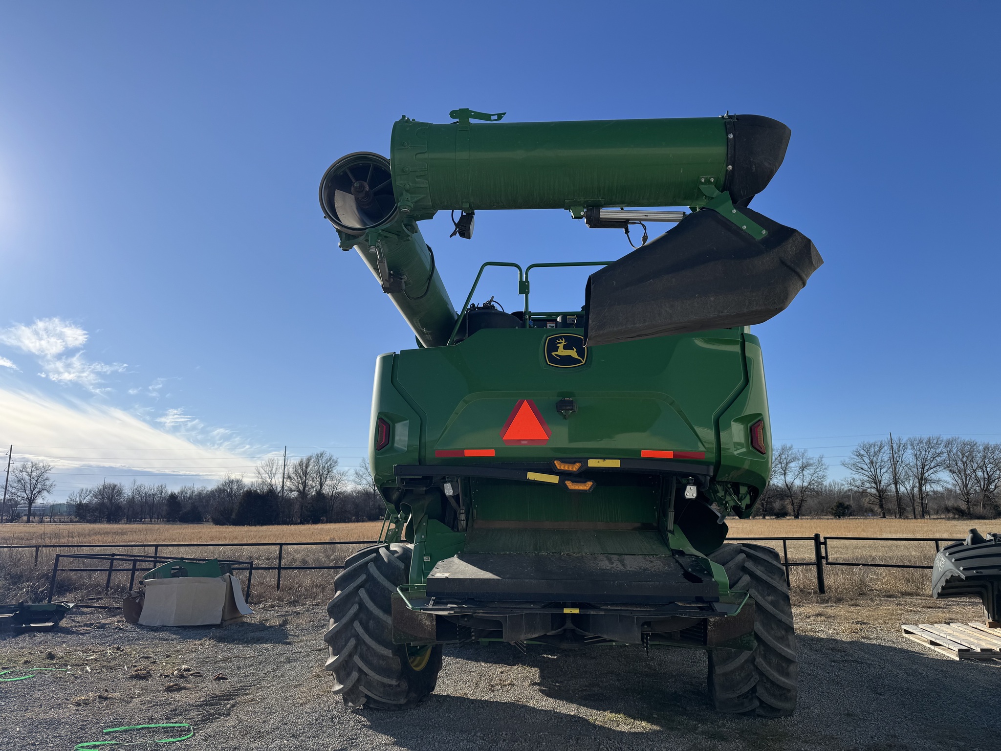  2022 John Deere X9 1000 at Heritage Tractor in Pittsburg, KS