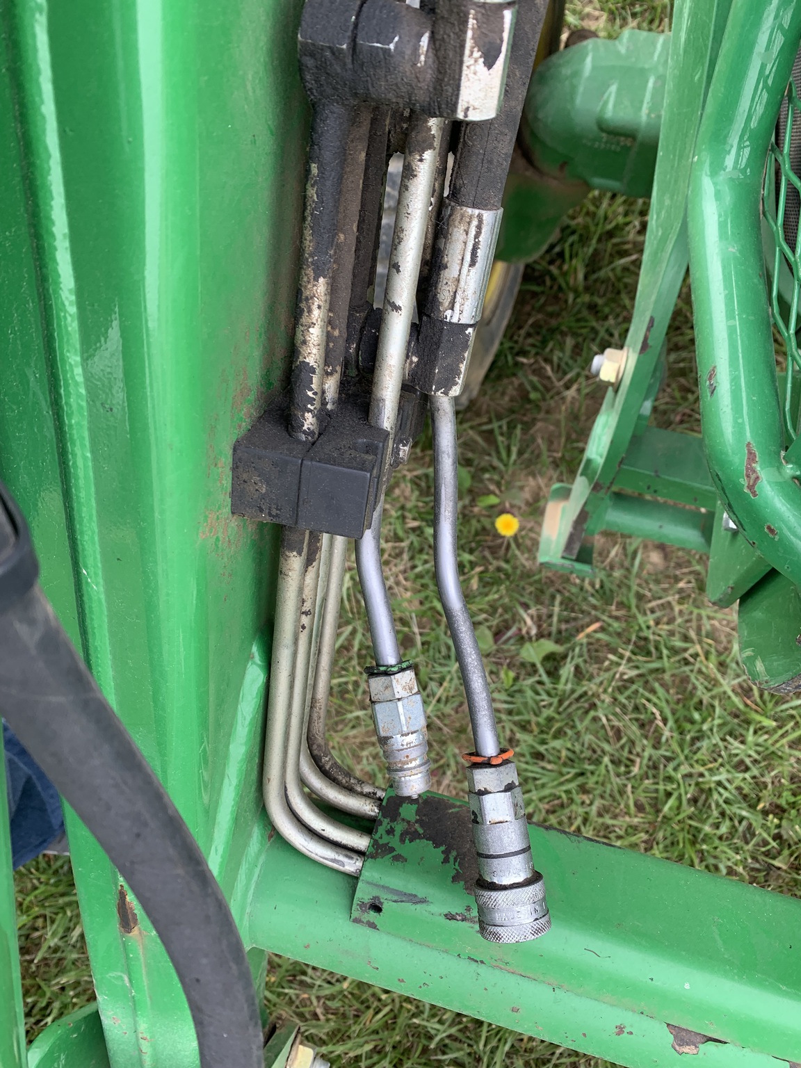 2016 John Deere 3046R Image 6